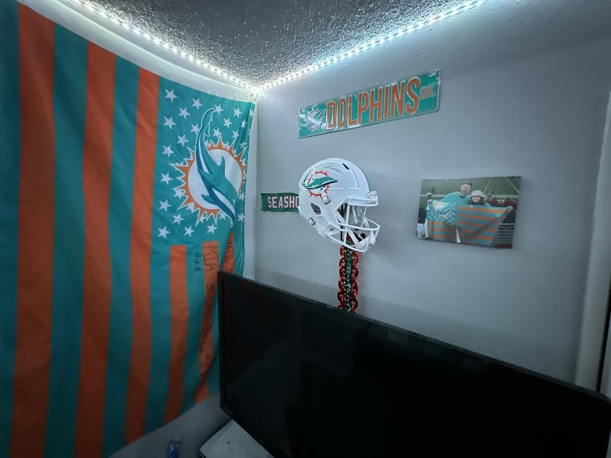 FinsUp0916 tweet media