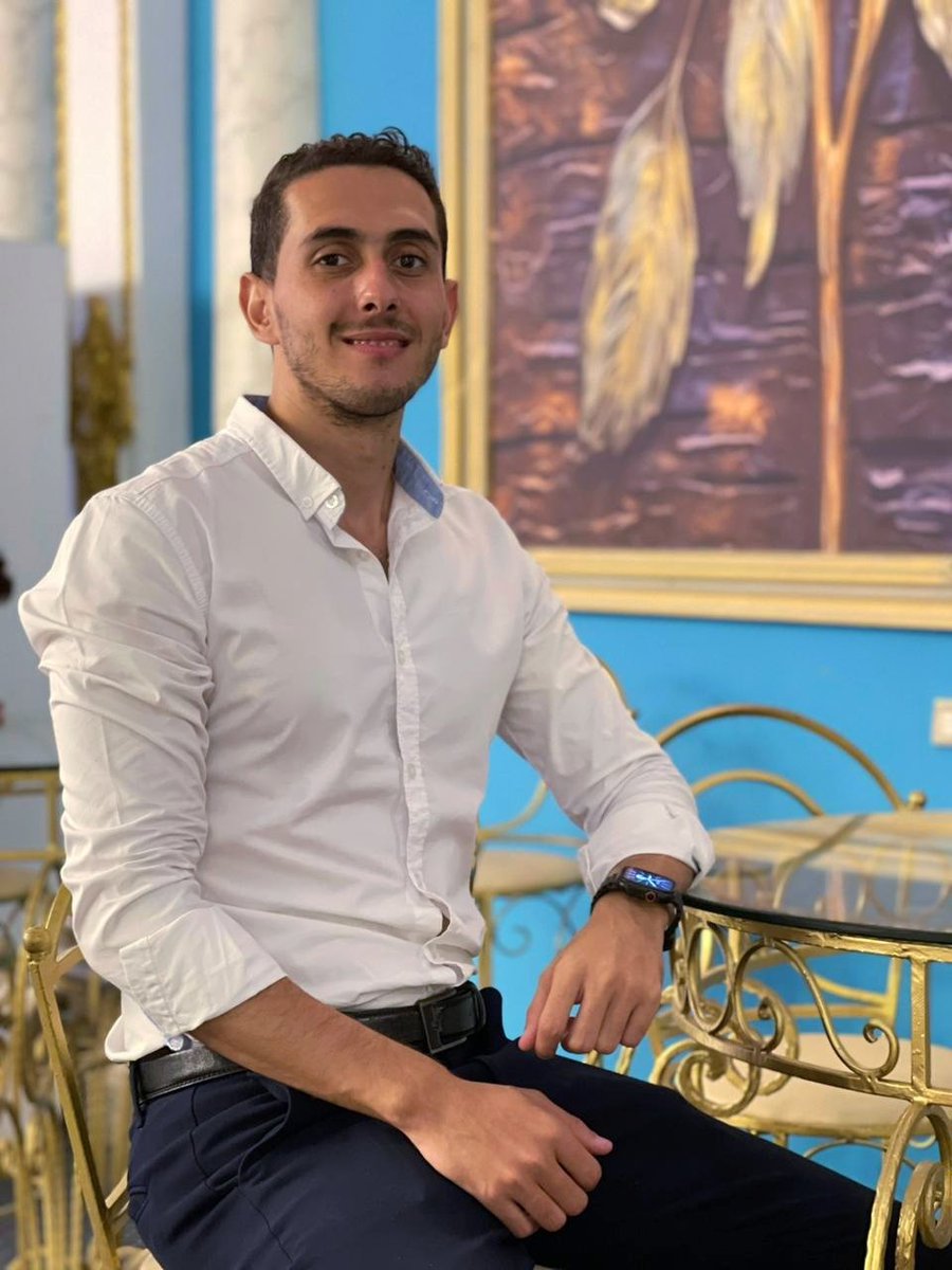 انهارده كان فرح صديق عمري ..
 وبجد الواحد عنده مشاعر مختلطة الي هو امتي كبرنا كده والوقت ده عدي امتي .. 

 دا احنا كنا عيال من يومين .. دخلنا  ننام  صحينا .. لقينا العمر عدى