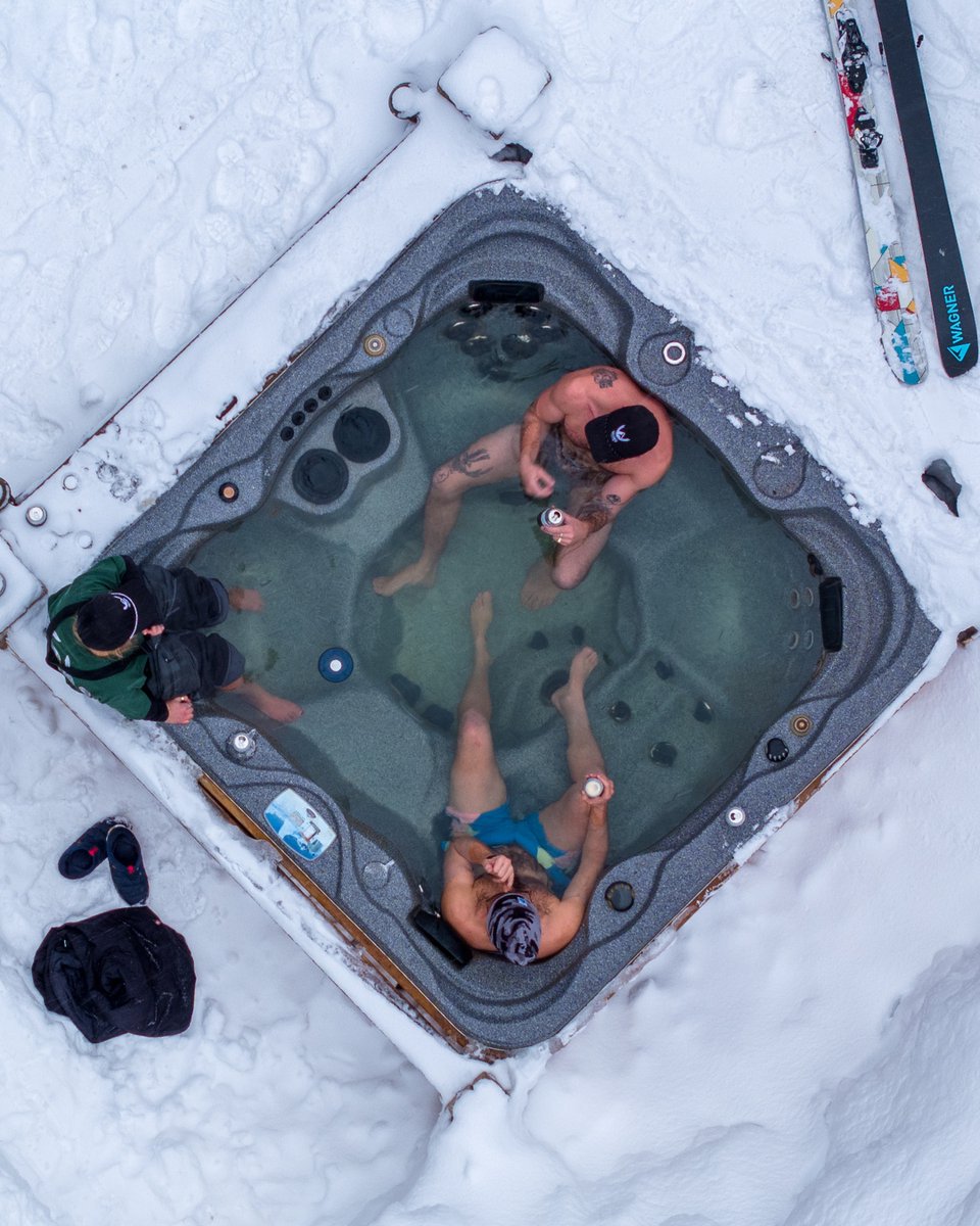 WagnerCustom's tweet image. From downhill to downtime—recovery mode activated. 🔥  Can't wait for more moments like this! 

#WagnerSkis #CustomSkis #SkiLife #UniquelyYours #SkiYourWay
#Skiing #MountainAdventures