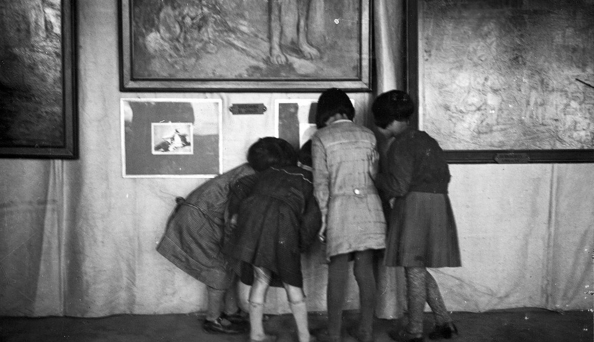 Los cuadros eran transportados hasta los pueblos, donde eran exhibidos. Además, miembros voluntarios ofrecían charlas sobre las pinturas. Esta propuesta buscaba despertar la conciencia patrimonial entre el pueblo, como forma de educación a través de la difusión de la cultura.