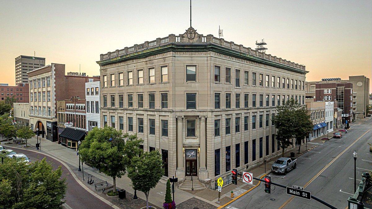SummitRealEst's tweet image. New listing! Available for sale, the historic and beautiful beaux arts American Trust Building, located in the heart of Downtown Evansville's historic district. Call Richard Clements for details at 812.426.1070.
summitrealestate.us/listings/ameri…