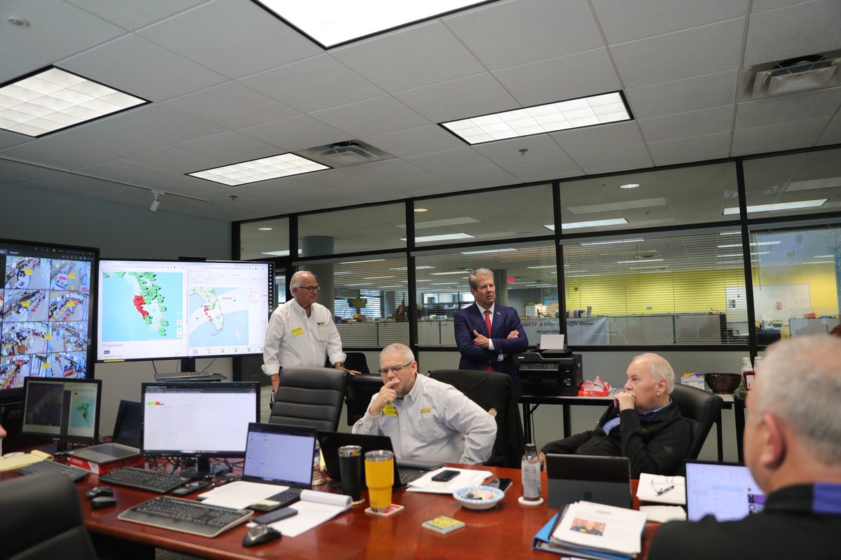 GovKemp's tweet image. Today I had the opportunity to visit the @WaffleHouse Storm Center as we continue to recover from Hurricane Helene and prepare for Hurricane Milton. Thank you to the Waffle House Operations Team for your great work to prepare and inform the public during times like this.
