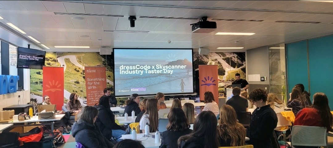 dressCodeHQ's tweet image. An amazing day yesterday day at dressCode x Skyscanner event!
5 schools + 4 councils + S1/2 pupils + S6 mentors + brilliant company Skyscanner + inspiring industry role models + pizza = magic! 💙
Huge shout out to everyone involved! #ClosingTheGenderGap