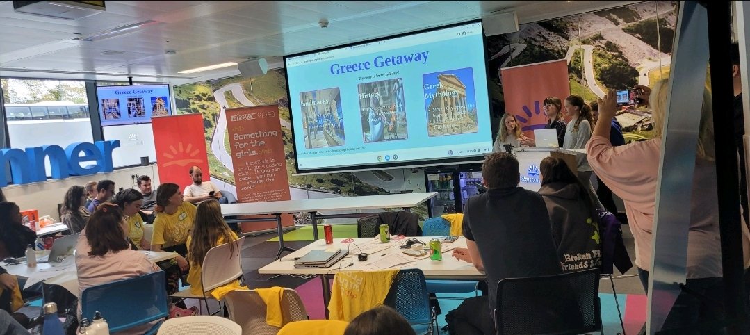 dressCodeHQ's tweet image. An amazing day yesterday day at dressCode x Skyscanner event!
5 schools + 4 councils + S1/2 pupils + S6 mentors + brilliant company Skyscanner + inspiring industry role models + pizza = magic! 💙
Huge shout out to everyone involved! #ClosingTheGenderGap
