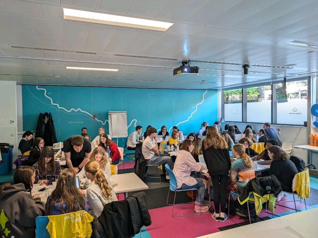 dressCodeHQ's tweet image. An amazing day yesterday day at dressCode x Skyscanner event!
5 schools + 4 councils + S1/2 pupils + S6 mentors + brilliant company Skyscanner + inspiring industry role models + pizza = magic! 💙
Huge shout out to everyone involved! #ClosingTheGenderGap
