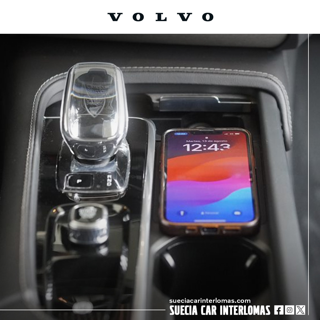 SueciaCarInter's tweet photo. Con Volvo #XC90 mantente conectado de una forma única, con carga y apple car inalámbrico, no necesitas ningún accesorio mas que tu celular. ​

#SueciaCarInterlomas 🚗✨ Vive tu prueba de manejo en: https://t.co/fr2QY25m6j 📲 https://t.co/x3R8bxjFzR