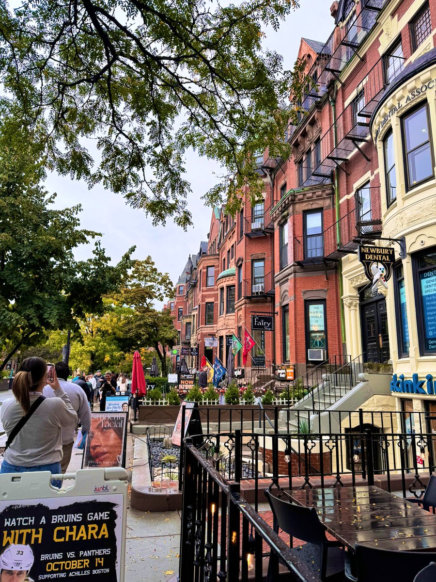 kaurdaniaMD's tweet photo. Came for CHEST- Presented 2/2 posters @accpchest. But fell in love with Boston. Boston in the fall is indeed breathtaking with its vibrant autumn colors and charming city atmosphere! https://t.co/4Hc2qMSNrx