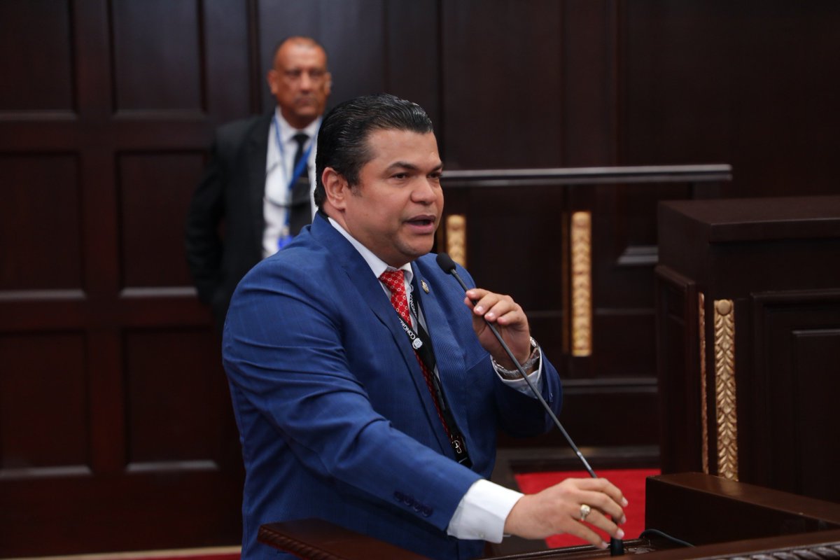 El asambleísta Tobías Crespo (<a href="/TobiasCrespo/">Tobias Crespo</a>), hace referencia a las modificaciones que se han aprobado anteriormente. Dice que la disposición sometida por la asambleísta <a href="/sorayasuarezprm/">Soraya Suárez DIPUTADA</a>, no estuvo en la Ley de Convocatoria y solicita sea analizada. #AsambleaNacionalRevisora