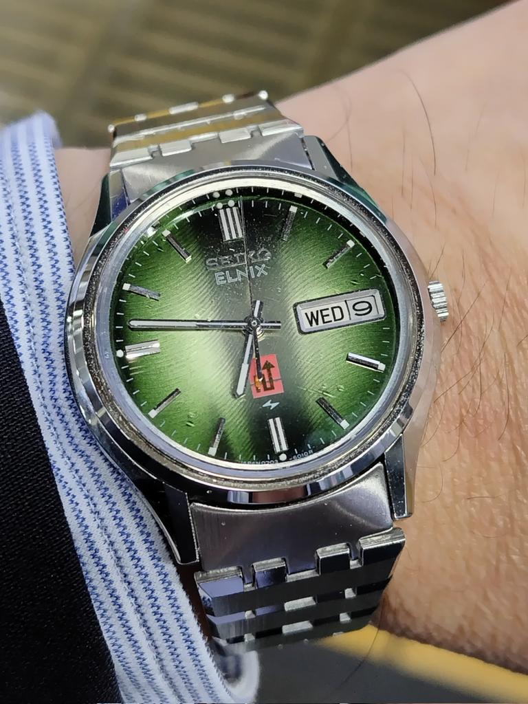 chronotron2's tweet photo. 今日は☔だからG-SHOCKと思ったんだけどセイコーの電磁テンプ、エルニクスで。たいした雨じゃないと思ったのに、結構本降りに。やっぱりG-SHOCKにすれば良かったか…😖
#今日の時計 #セイコー
#エルニクス #セイコーエルニクス #電磁テンプ #todayswatch #seiko #elnix #seikoelnix #electronicwatch https://t.co/ohYdlzuy99