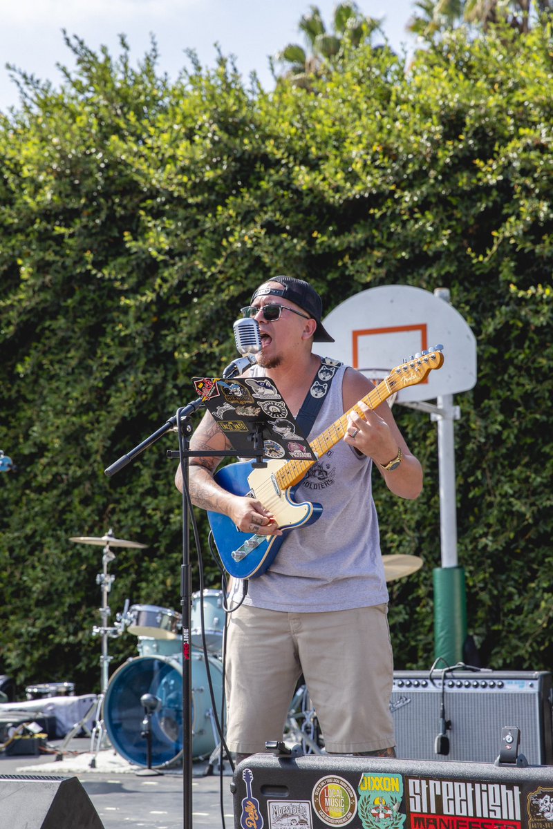 Some shots I got of <a href="/RuffoloSoldiers/">The Ruffolos</a> going off at Showlow Volo Classic Car 📸 This group stays bringing the energy!