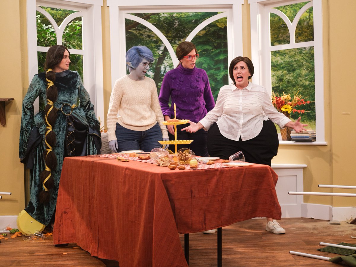 studioc_tv's tweet image. The cast is joined by the original cast for an hour-long special commemorating Studio C's 200th episode and it's now on YouTube! youtu.be/c6KCsqUJp98

#studioc #special #originalcast #fanfavorites #sketchcomedy