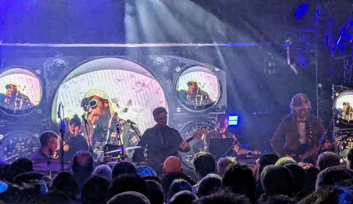 CurlyAdventurer's tweet photo. Another right royal public service from @BanquetRecords as they bring the ever-excellent @PSB_HQ back to Kingston for some  top notch musical broadcasting. 🛩️🎶 https://t.co/lV2PuDJFcs