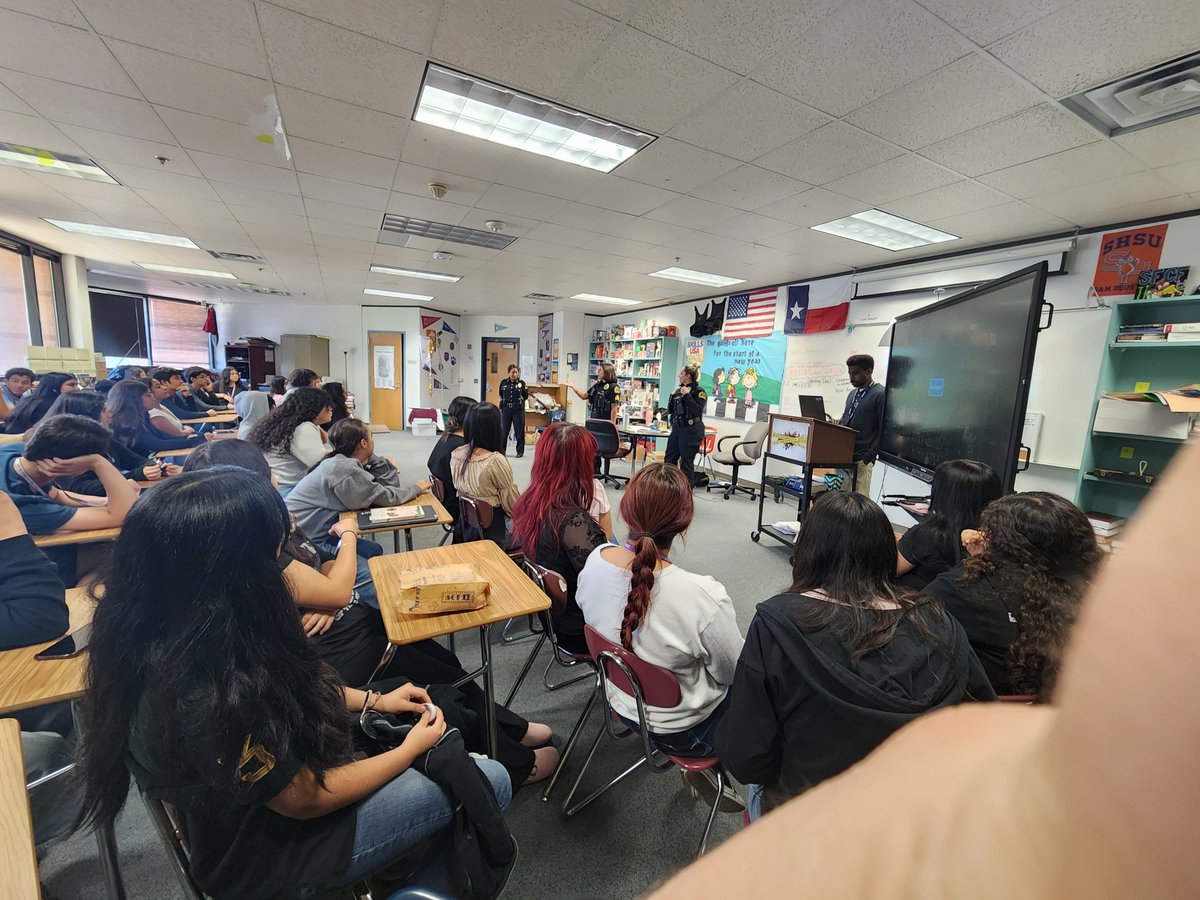 Officer Vela, Sergeant Gonzales, and Assistant Chief Shaw visited Townview High and spoke to students about "Women in Law Enforcement" and the unique challenges- positive and negative -  women face in this profession. Thank you <a href="/LawMag214/">Judge Barefoot Sanders Law Magnet</a> for having us! #WOLE <a href="/DallasPD/">Dallas Police Dept</a> @AShawDPD