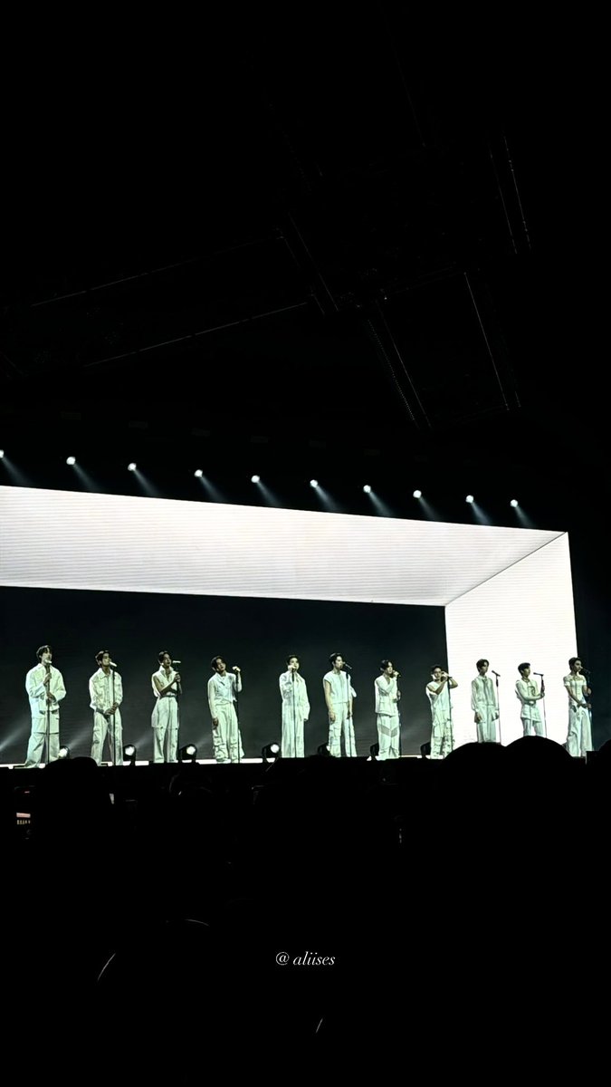 aliises's tweet photo. We keep this love in a photograph❤️#BUS_KnockKnockKnock_KhonKaen
#BUS1stFANCON_KnockKnockKnock 
#BUSbeacauseofyouishine https://t.co/5Uj8LHJDDw