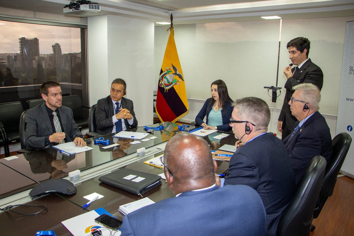 SEPS_Ec's tweet photo. Durante la reunión los asesores felicitaron a la Superintendente de la #SEPS y se comprometieron a colaborar en el desarrollo de estrategias innovadoras mediante inteligencia artificial y asistencia técnica para fortalecer y proteger la integridad del #SFPS. https://t.co/8h86Umgzdc