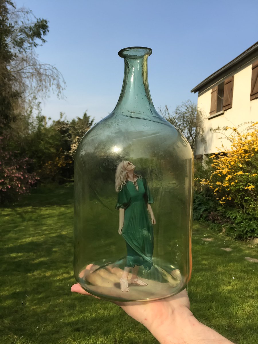 bobascher1's tweet photo. The glass blower’s shop was more than it seemed. When the owner saw Catarina’s interest, he asked if she wanted a closer look. It was a mistake to say yes..
Featuring catarina_leiria
#jar #glass #handblownglass #jarred https://t.co/mhaWEQhgzm