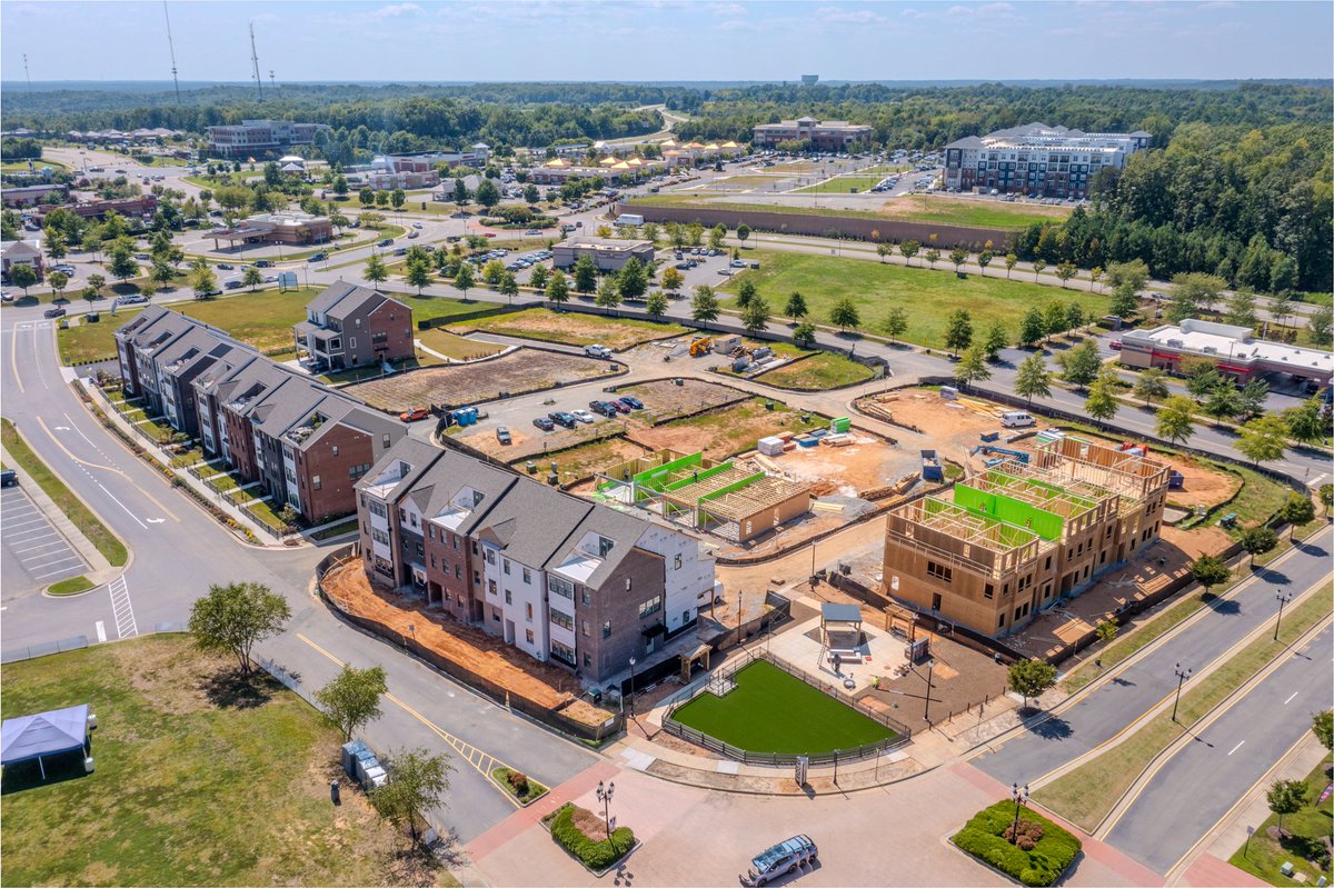 It's the idyllic fall retreat. The ideal distance to your favorite shopping &amp; dining destinations. And with an exclusive fixed interest rate as low as 4.625% on select Move-In Ready Homes, now is the time to explore the Edge at Westchester Commons: bit.ly/3yLsU16