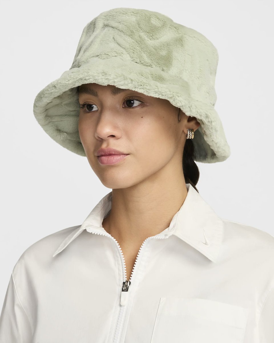 SOLELINKS's tweet photo. Ad: NEW Nike Apex Faux Fur Bucket Hats on Nike US => https://t.co/ZG2CLIyHp5 https://t.co/8SDdnNrtgf