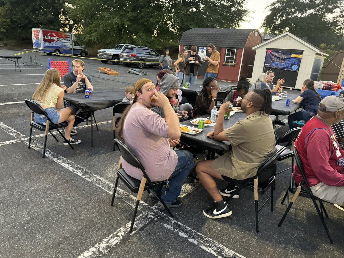 1909’s 365 safety celebration! Block party style! Thank you for everyone’s efforts in remaining safe every single day!  <a href="/TerryWest1909/">Terry West</a> <a href="/GeoffLambert77/">Geoff Lambert 🄶 🄵 ²</a> <a href="/Nikko_Amaker/">Nikkolo Amaker</a> <a href="/ShuellWilliam/">William Shuell</a> @meronH1290