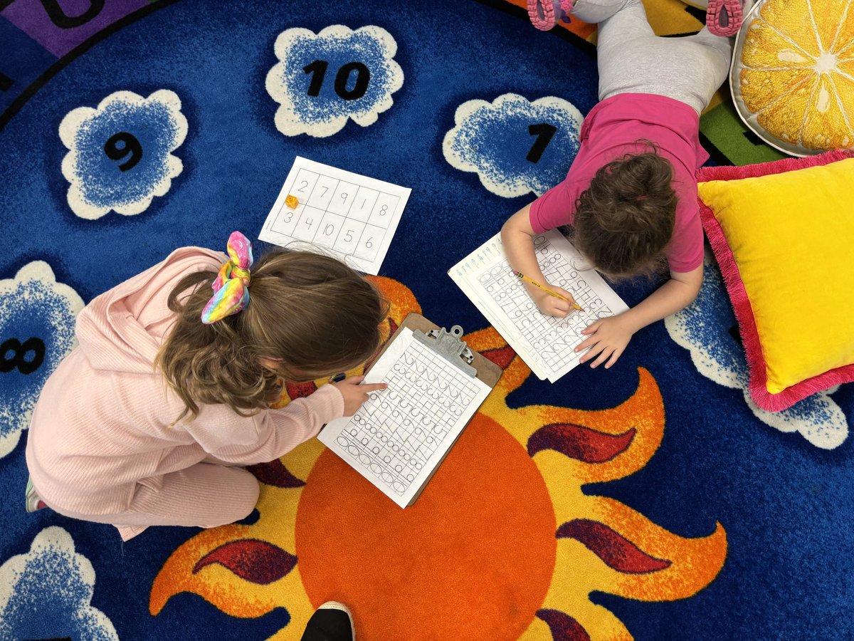 TBeamerGC's tweet image. These sensational Sayer kindergartners @HemlockGC enjoyed playing 🔢 Number Race 🏎️ during center time today. Such a fun way to practice writing ✍️ our numbers! @IllustrateMath @CCardellaGC @JSayers63360115