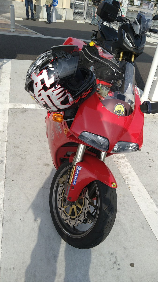 buca996's tweet photo. 名前:ぶか996
性別:男
年齢:49
身長:182㌢
住み:東京都多摩
愛車:DUCATI996
趣味：漫画時々レトロゲームプラモ（休止中）音楽映画としあき
車歴: DUC400SS マジェスティ KLX250 DUC996 KSRⅡワゴンR クロスビー
#バイク乗りとして自己紹介 
#バイク好きと繋がりたい  
#バイクのある風景
#DUCATI https://t.co/Powg5wGzp4