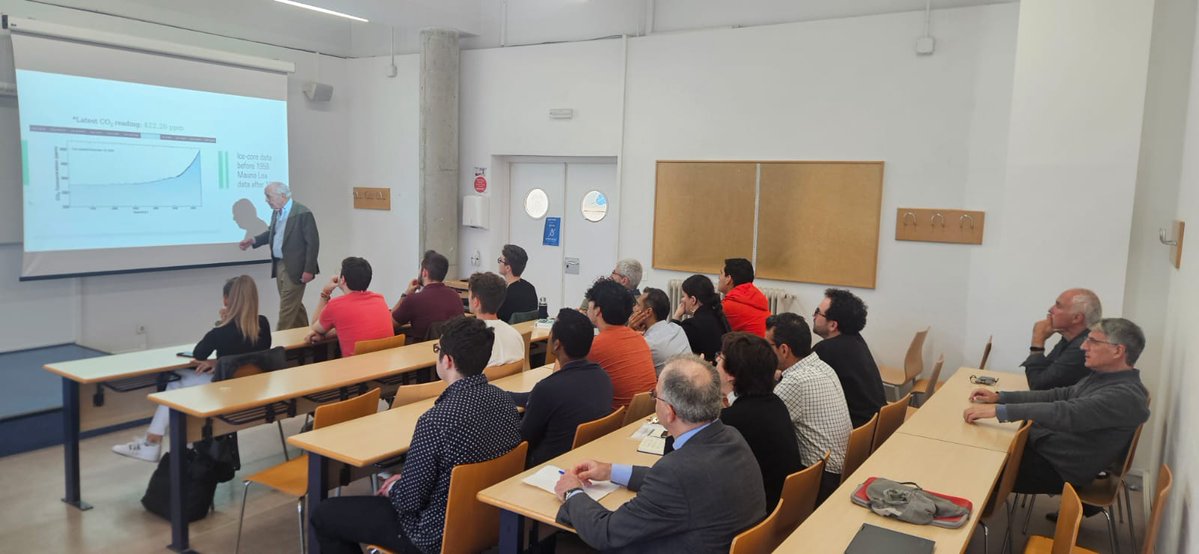Ayer tuvimos el honor de escuchar en el ciclo de Seminarios de Actualidad Económica del Máster a D. Nemesio Fernández-Cuesta hablar sobre "Transición energética: del Pacto Verde Europeo al Informe Draghi". Muchas gracias a todos por venir y al ponente por la interesante sesión.