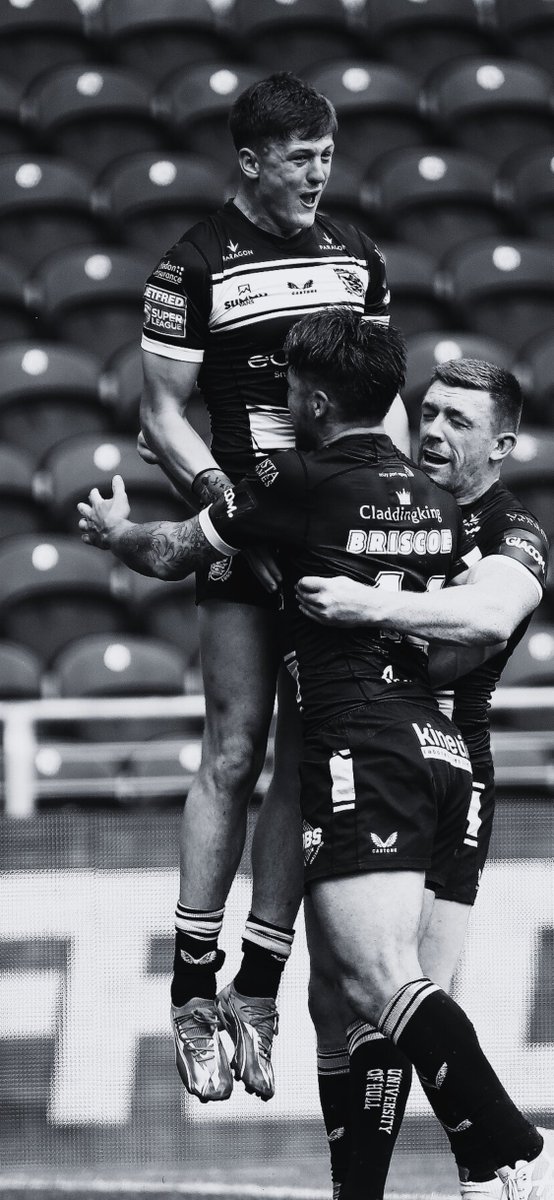 hullfcofficial's tweet photo. 📲 #WallpaperWednesday 

@DavyLitten ✨

⚫️⚪️ #COYH | @ecostrad https://t.co/FnqyOXzPwp