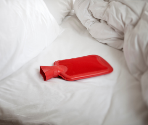 Bham_Childrens's tweet photo. ⚠️There has been an increase in hot water bottle scalds nationally due to the #costofliving #BurnsAwarenessDay ⚠️

Our Burns team are sharing their tips on how to use a #hotwaterbottle safely - please share so as many people see this important message as possible

🧵⬇️ https://t.co/YGpKEFs3Xb