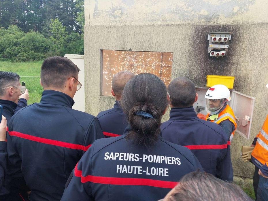 Enedis en Sillon Rhodanien (@enedis_rhod) on Twitter photo Le <a href="/sdis42/">Sapeurs-pompiers de la Loire / SDIS 42</a> et @enedis_rhod signent une convention visant à se former mutuellement aux risques électriques et animaliers, à la conduite sur terrain accidenté et à la mise à disposition des salariés ayant un #engagement de sapeur-pompier volontaire. Pour toujours plus de
#sécurité Le <a href="/sdis42/">Sapeurs-pompiers de la Loire / SDIS 42</a> et @enedis_rhod signent une convention visant à se former mutuellement aux risques électriques et animaliers, à la conduite sur terrain accidenté et à la mise à disposition des salariés ayant un #engagement de sapeur-pompier volontaire. Pour toujours plus de
#sécurité