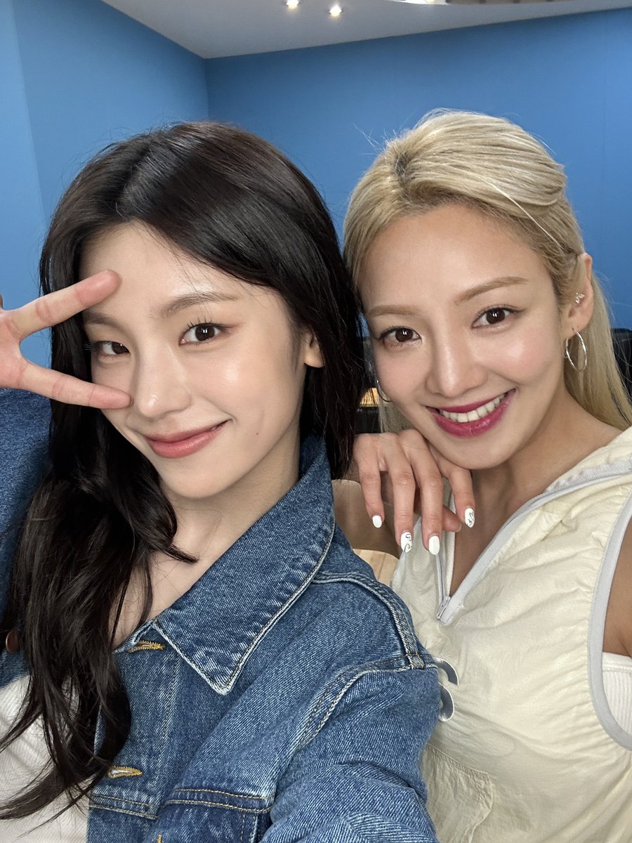 ITZYofficial's tweet photo. [ #밥사효 ]
춤짱 #효연 선배님과 예지의 만남 ✨
즐거운 저녁 시간 함께하러 가요 🍚

🎬 https://t.co/u5cJke7kOJ

#ITZY #MIDZY @ITZYofficial
#YEJI #예지 #ITZY_GOLD
#HYO #HYOYEON #SNSD
#소녀시대 #GirlsGeneration
@GirlsGeneration https://t.co/ASnniwKpc0