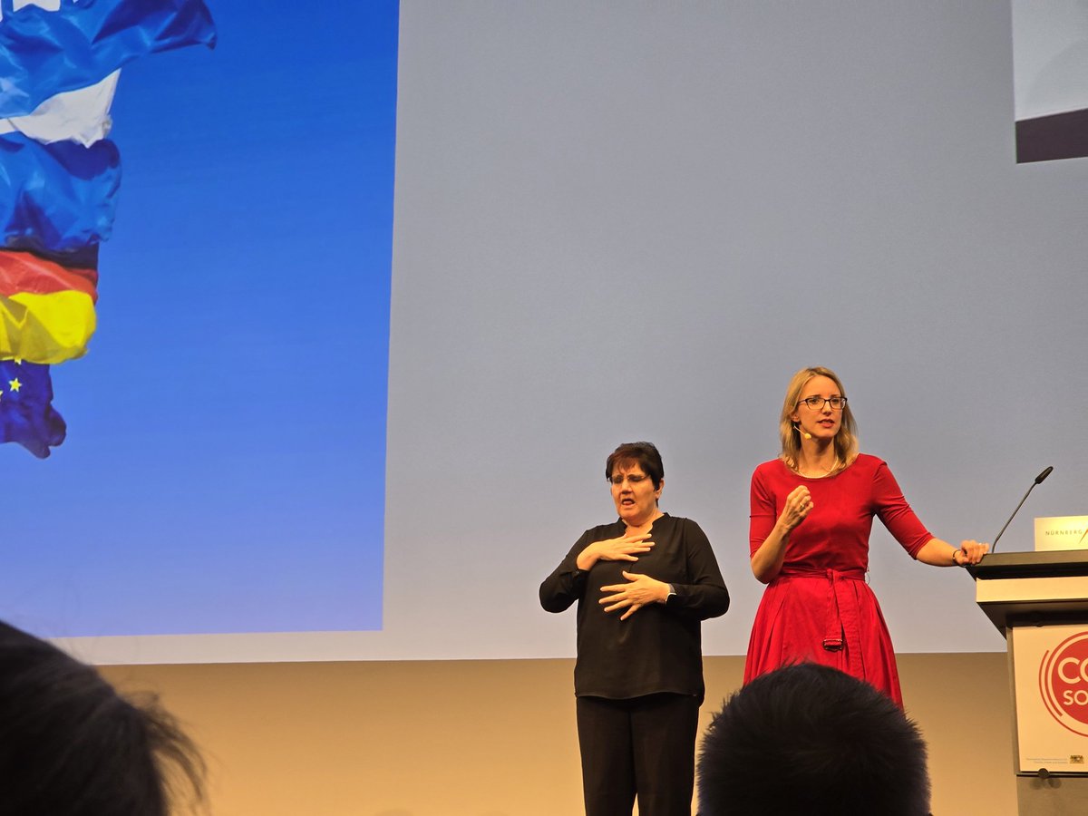 #Solidarität können wir uns nur erhalten, wenn wir den #Wandel schaffen, sagt <a href="/alena_buyx/">Alena Buyx</a>, Professorin für Ethik in der Medizin an der TU München auf der #consozial2024. "Ein Schritt dafür ist die künstliche Intelligenz." #ki könne etwa in der Pflege dokumentieren.