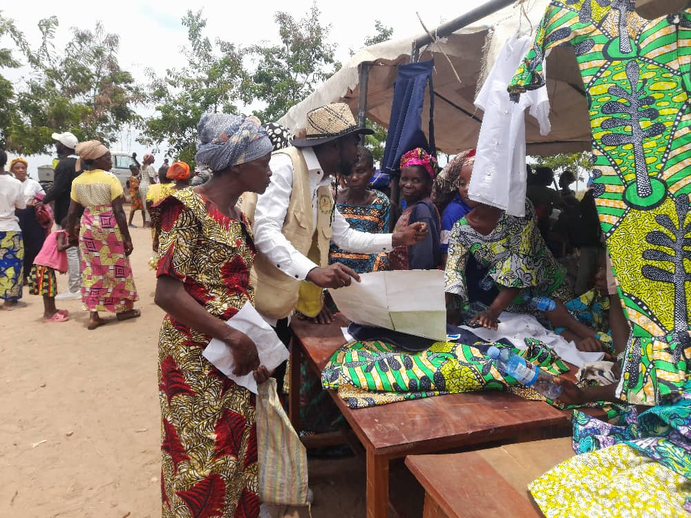 CENEAS_RDC's tweet photo. Province de  #Tanganyika
Dans le cadre de la journée mondiale de la femme rurale, l'ONG CENEAS a organisé une Sensibilisation sur l’implication de la femme  dans la sécurité alimentaire pour propulser le développement, la stabilité de sa famille et lutte contre le VBG. https://t.co/uaKL6FtSw2