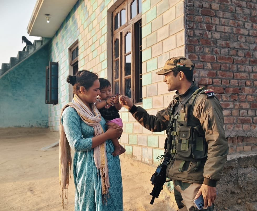 bsf_jammu's tweet photo. #PrideInProtection
Serving with compassion,
Protecting with pride
#BorderSecurityForce
#FirstLineOfDefense https://t.co/hvnXWqip2e