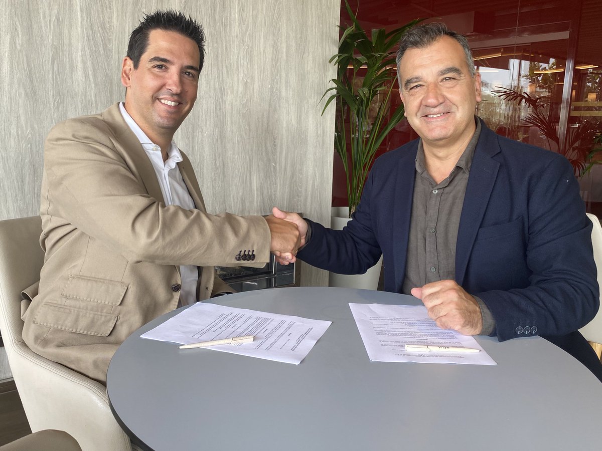 Un año más Meliá Alicante será el #HotelOficial de la 22 edición del <a href="/FestivalCineALC/">23 Festival Internacional de Cine de Alicante</a> que tendrá lugar en Mayo 2025.En la imagen Vicente Seva, Director del Festival y Ángel Rodríguez, Director General de #MeliáAlicante. Encantados de colaborar un año más con el Cine! #SoulMatters