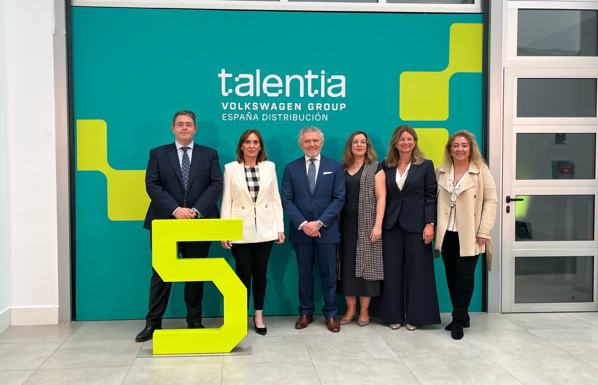 AytoLeganes's tweet photo. 👨‍💼 El programa de FP Talentia de Volkswagen @VW_es, afincado en #Leganés, celebra su V aniversario con un alto porcentaje de empleo.
Han asistido la secretaria general de FP del Ministerio @educaciongob la directora de FP de @ComunidadMadrid y los concejales de Empleo y Educación https://t.co/3ODRpO0oO8