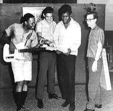 elsotaescala's tweet photo. #bersions
879.- #BarrenceWhitfield "Pony Time" -1993- (#JohnBerry, #DonCovay) #TheGoodtimers -1961-
https://t.co/KG5tZO2oWI https://t.co/Qf6WNTYMq0