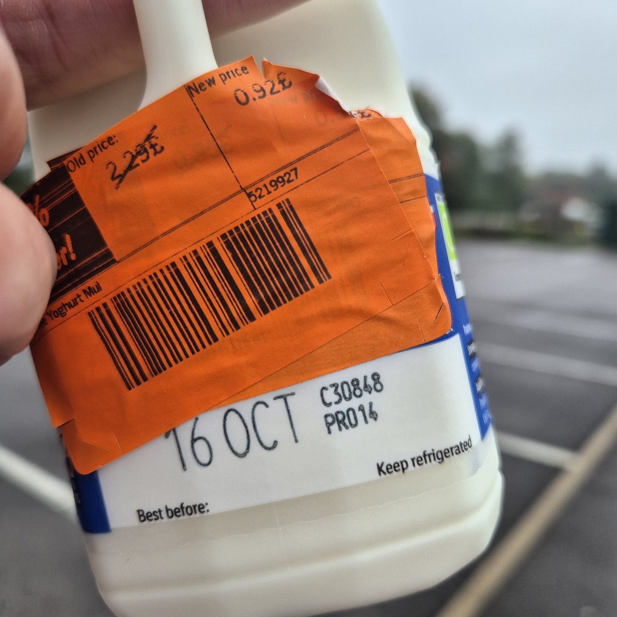 Chris_Brewer_'s tweet photo. @LidlGB you just ripped me off lidl.... when was this ever £2.29?! Seems deceitful to show 60% off for late dated, but triple the price first 🤷‍♂️ https://t.co/UE9qAEKMOr