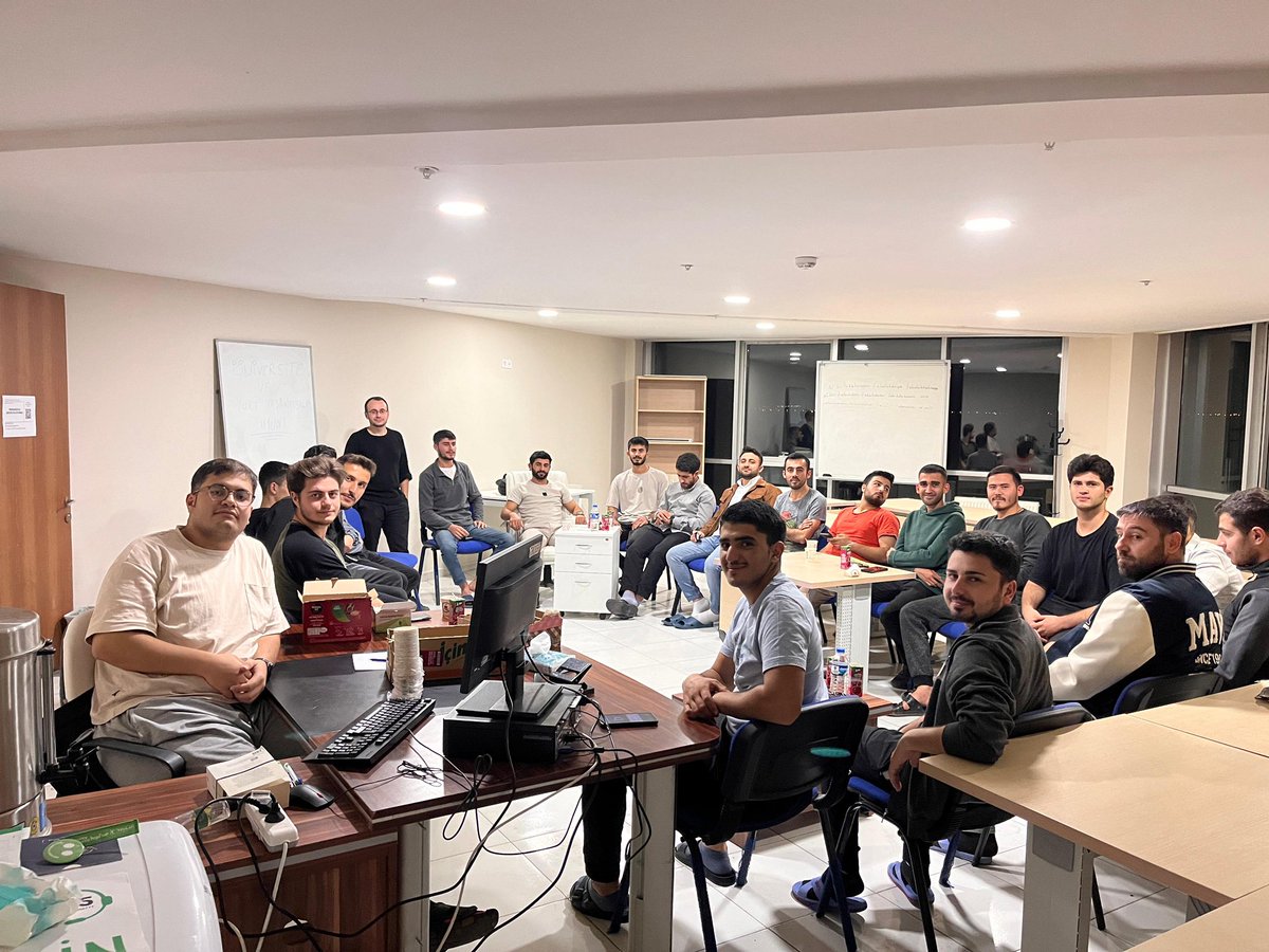 ErzurumKYGM's tweet photo. 📍İbrahim Hakkı Yurt Müdürlüğü

    Yurt psikologumuz Yunus Sucu tarafından gerçekleştirilen uyum programı çerçevesinde “mesleki çalışma” yapılmış olup, öğrencilerimize şehir, üniversite ve yurt yaşamına nasıl uyum sağlayacakları konusunda bilgilendirmeler yapılmıştır. https://t.co/LgM7fEbnSw