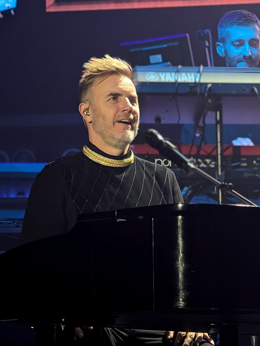 Steffichen75's tweet photo. Our Gary in Bratislava! Amazing gig! 🫶🎉😘 @GaryBarlow https://t.co/MazwZdMAnR