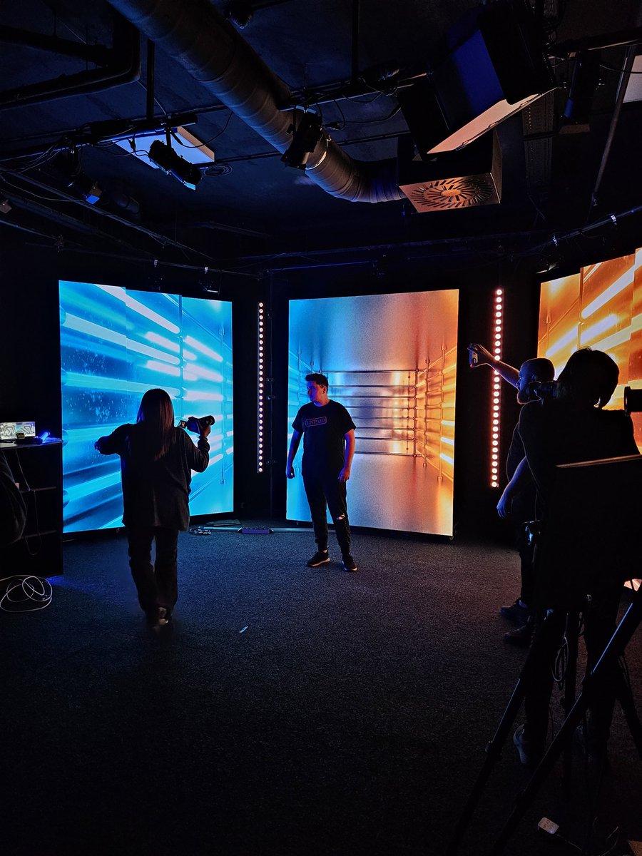 BozerDesigns's tweet image. About last day 📸

#REScircuit