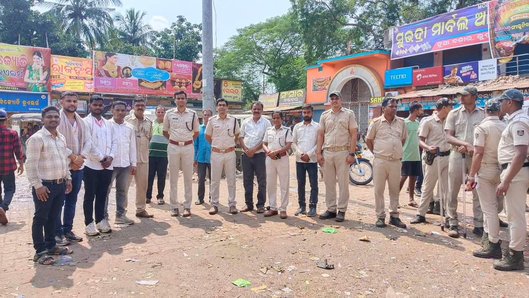 dillip_ds's tweet photo. ଦୁଇ ଦିନର ବଳଦ ଯାତ୍ରା ଓ ଭସାଣି ଯାତ୍ରର ଶେଷରେ ପୋଲିସ ପ୍ରଶାସନ ଓ ଶାନ୍ତି କମିଟି ର ସଦସ୍ୟ ମାନଙ୍କ ସହ https://t.co/IgRq5mz1V5