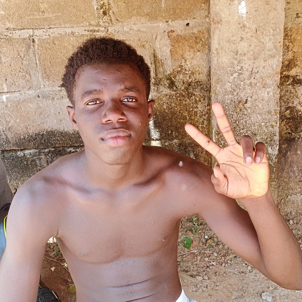 I am a hustler but also looking for help from anyone because life is not easy with me 🙏