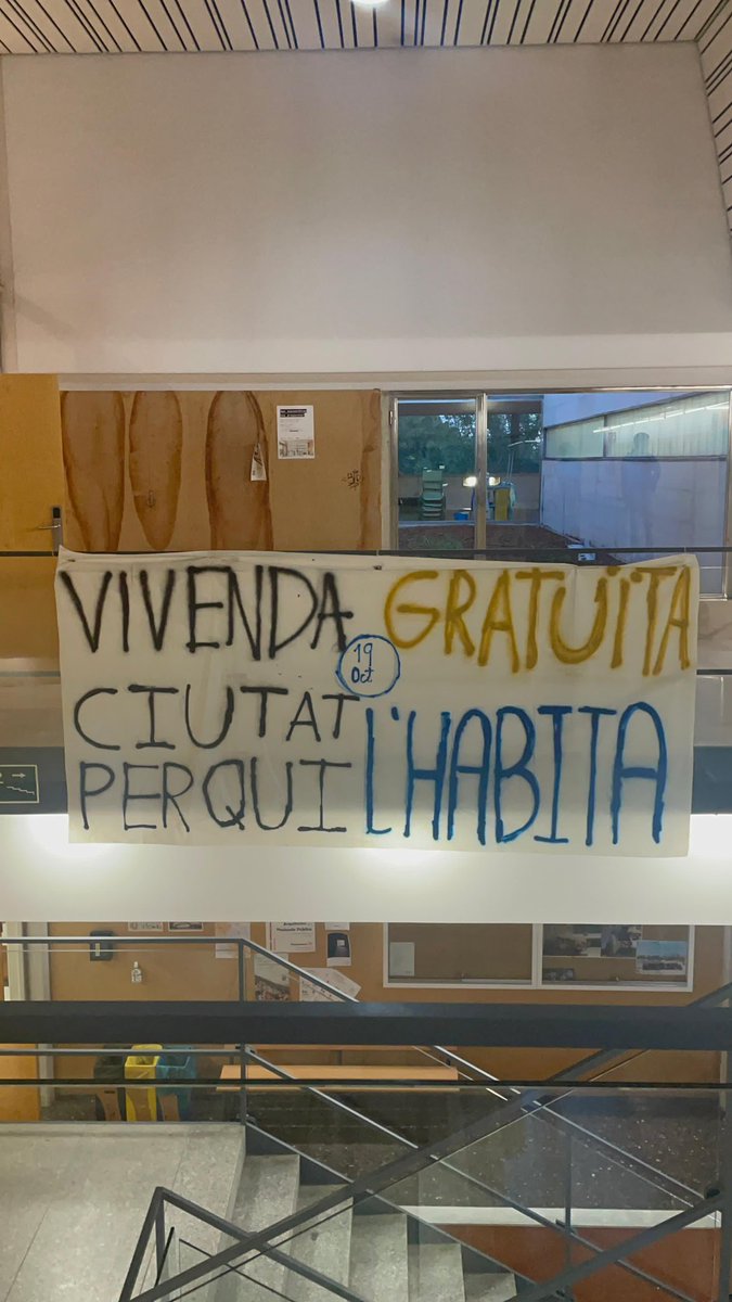 bea_UV's tweet photo. Els col·lectius estudiantils ens organitzem per a la manifestació del pròxim 19 d'octubre 🔑

Perquè tenim DRET A L'HABITATGE lluitarem per combatre L'ESPECULACIÓ ✊🏽🔥🏠 https://t.co/Y9Km4tgXDL