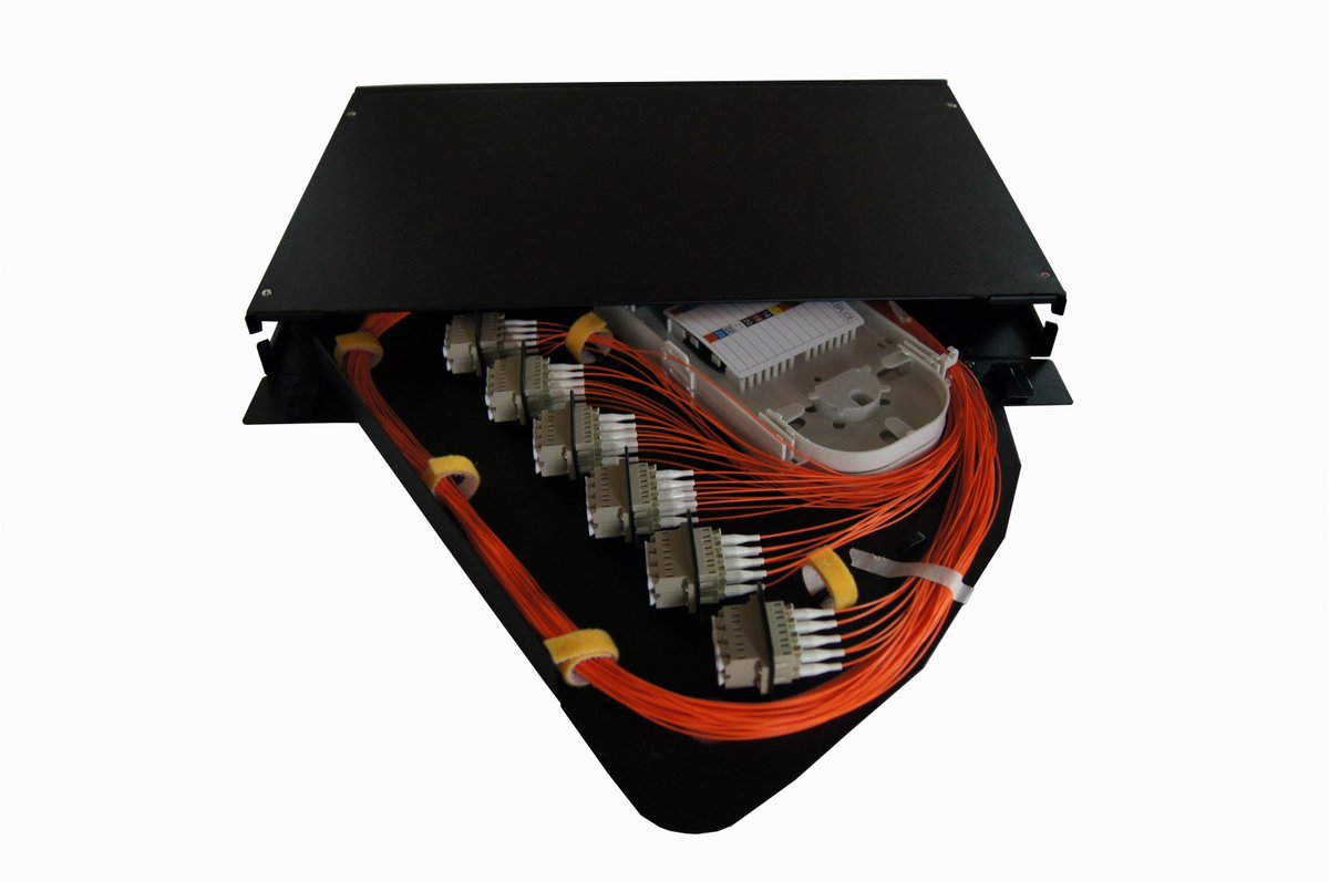 FanLaura3's tweet photo. Rotary Type Fiber Optic Patch Panel

ODF-RW1U48-B
Material: Cold roll steel 
ABS material splice tray: OST-010G

12C, 24C, 36C, 48C, 72C, 96C, 144C optional, with or without fiber optic pigtails and adapters

#fiberoptic #ftth #opticalfiber #ODF #patchpanel https://t.co/s6OBTzH6oA