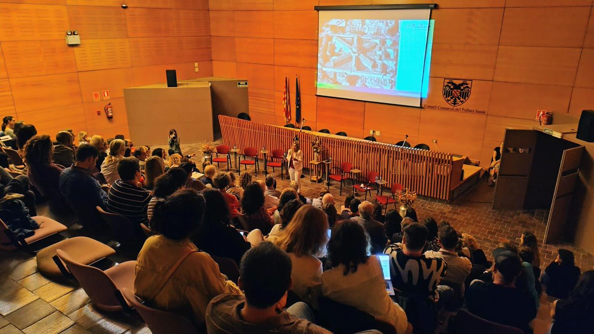 govpirineuiaran's tweet image. Ahir al vespre la delegada @silviaromerog va assistir a les Jornades 🟣 #FemTalks #Pirineus 

Celebrades a Talarn, al Pallars Jussà, es va debatre i reflexionar sobre la innovació, l&apos;empresa i la dona a través d&apos;emprenedores i professionals en el territori dels Pirineus