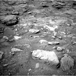 MarsMissionImgs's tweet photo. #CuriosityRover image taken on #Sol3651 at 1:33:39.252 PM with #Navcam #Mars #NASA #Space https://t.co/VHJTmuCQrm