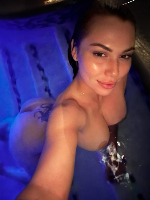 2 pic. Best way to end the night ? https://t.co/rWI8Hk0wlL
