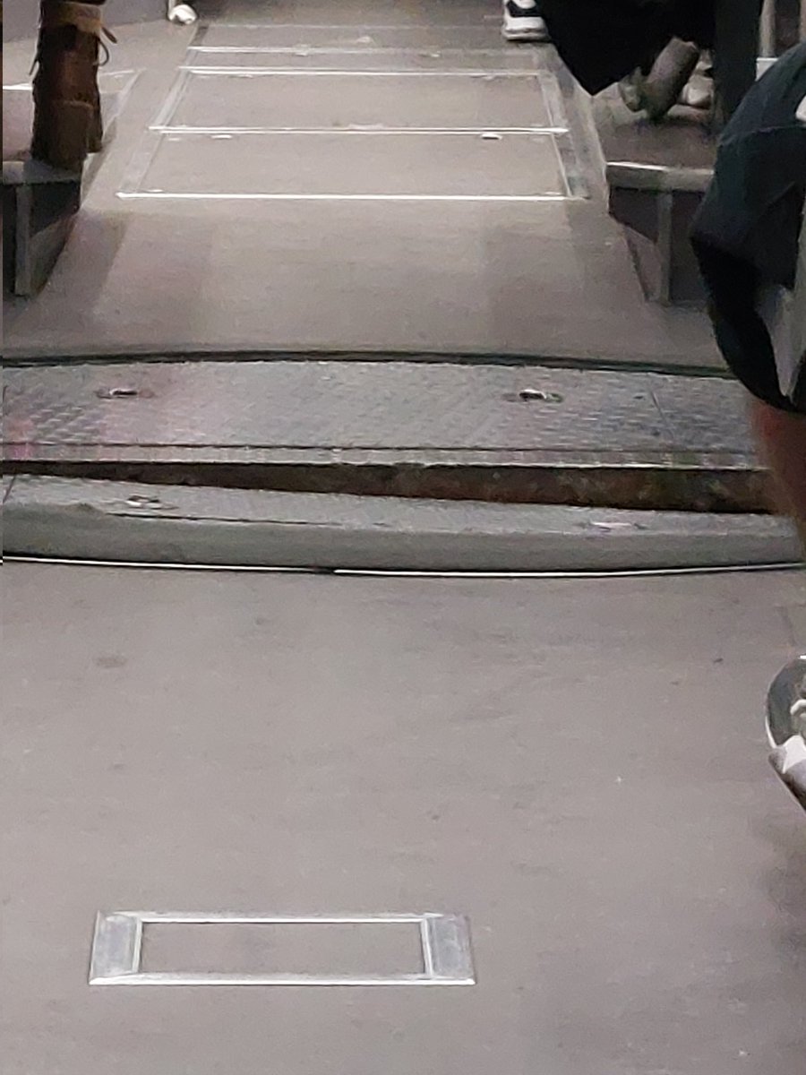 dariusrocker's tweet photo. Hey @MetrobusCDMX , la unidad CE4-17m-2320 ya está en muy estado. Habrá un accidente 😬 @GobCDMX https://t.co/MoBfG4pDSm