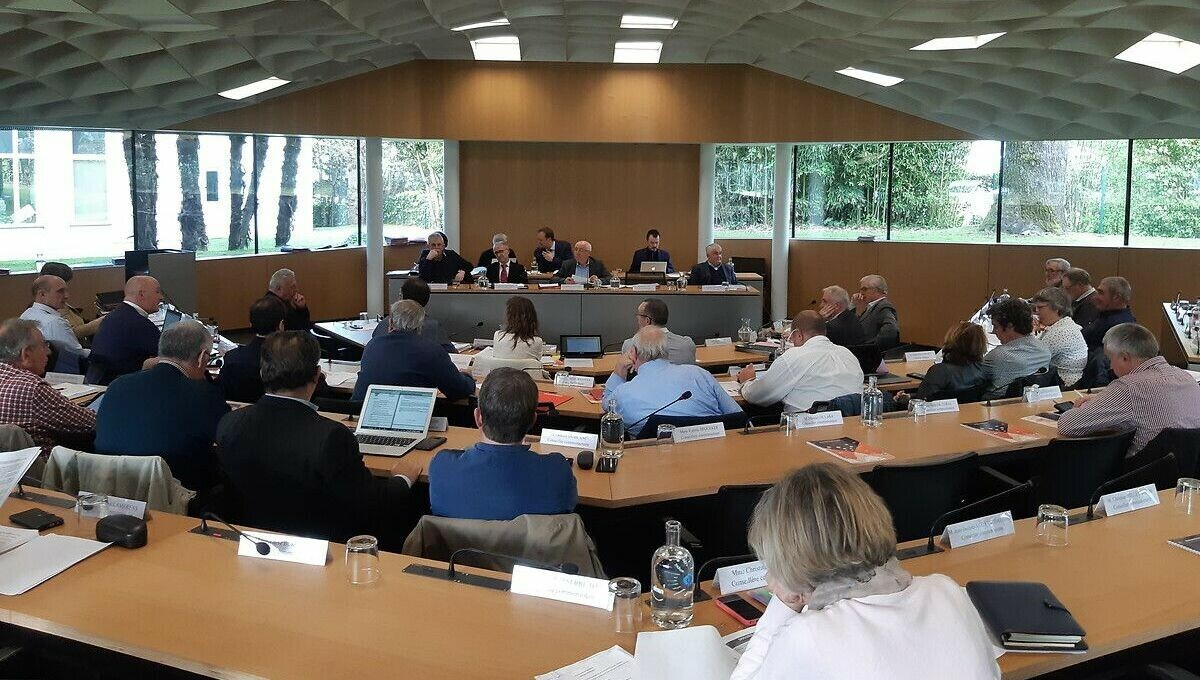 "L'Etat est un gros menteur !" Les élus basques en colère avec les ponctions de l'Etat sur leurs budgets en 2025

➡️ l.francebleu.fr/ZKkt