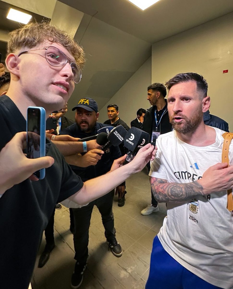 Messi: ah vo so el davo seneise, como vas a jugar con flechita?